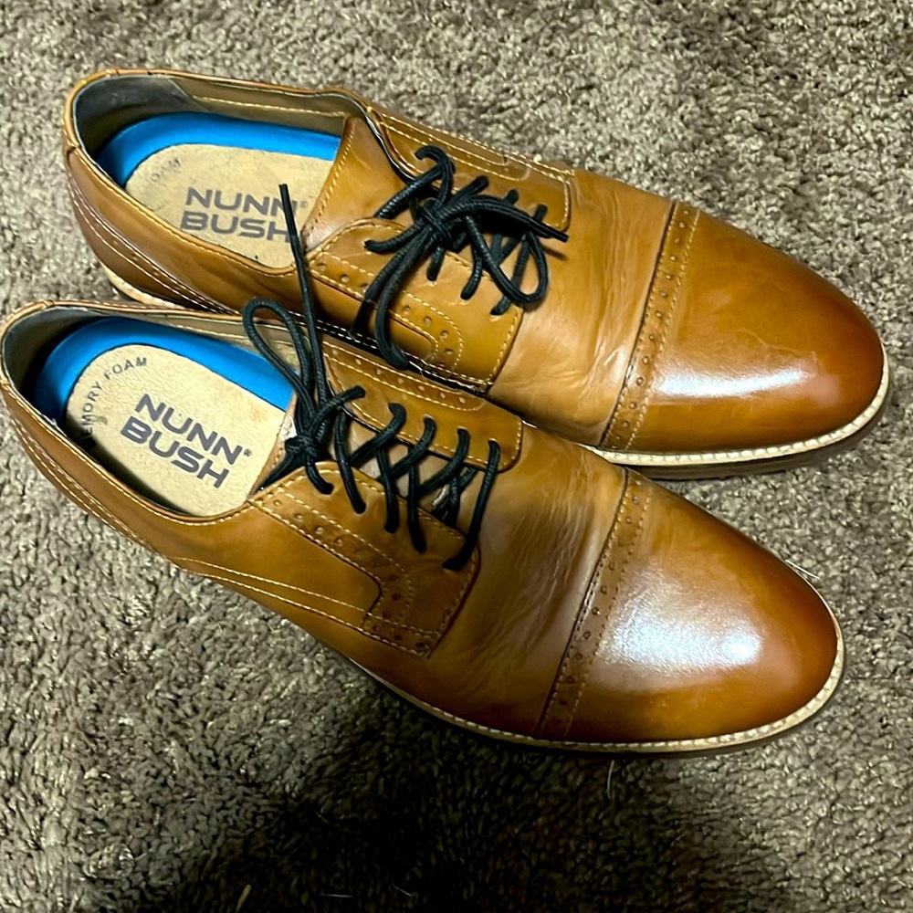 Men’s size 9 Nunn Bush Oxfords